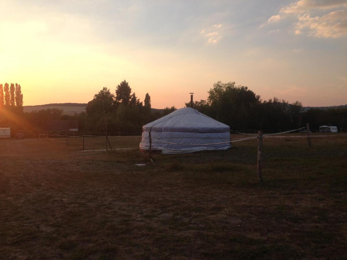 Yourte Mongole Saint-Leger-sur-Dheune ภายนอก รูปภาพ